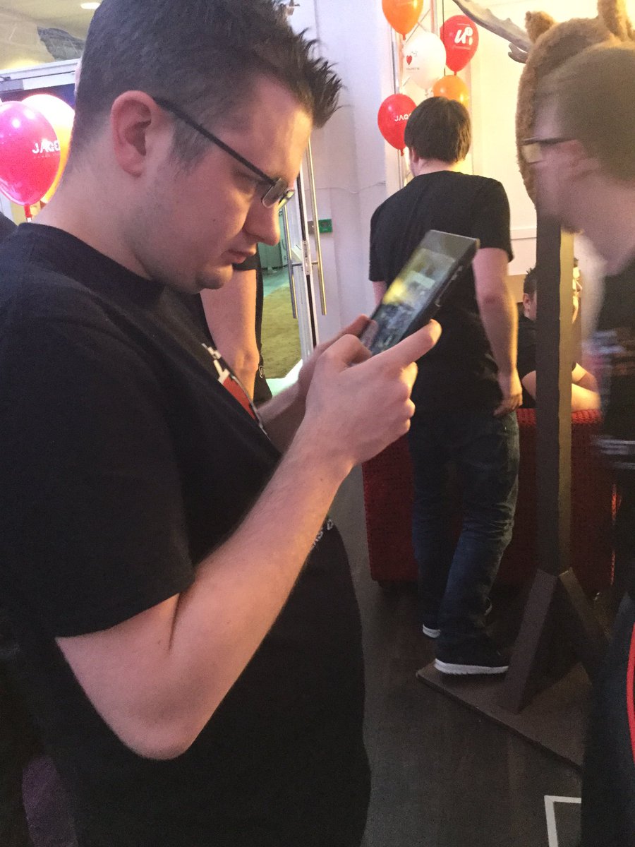 JagexAllstar's tweet image. Tweeting about @jagexJester tweeting #tweetception #GameBlast16