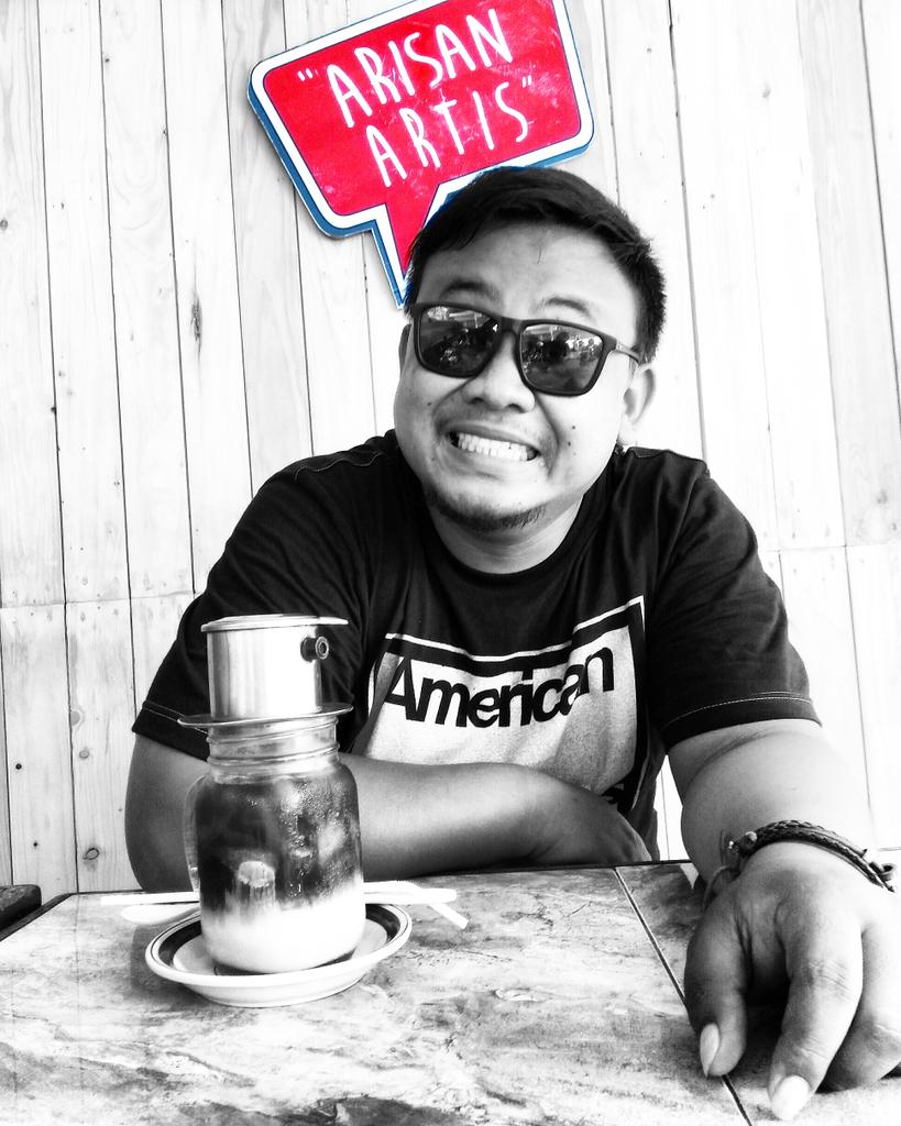 bima_yantarga's tweet photo. Cek nganggure. Hahahaa 
#jemberbanget #arisanartis #mringis https://t.co/Pql936mwZl