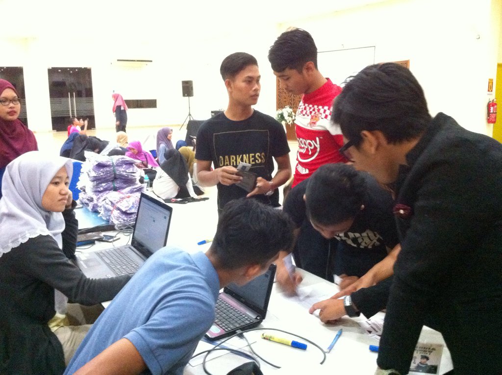 prspsa_'s tweet photo. Sesi pendaftaran peserta Kursus Asas di Anjung Bestari. #dis2015 #day1 #prspsa https://t.co/IKQY6voeTM