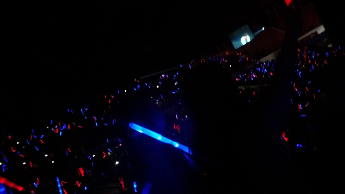 becbecarmstrg_'s tweet photo. The crowd tho. Sarap sa mata! Pls. Credit!
#OTWOLTheLastFlight https://t.co/QVhp8q61Ll
