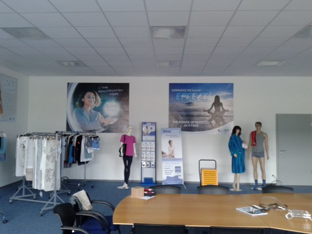 smartfiberNews's tweet photo. #smartfiberAG: Now the meeting room is equipped with actual branding motives of the product campaign. https://t.co/JwLNddiCd2