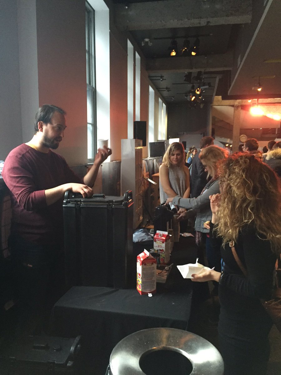 Montreal_CM's tweet image. Café ou thé? Passez voir @KittelCoffee et @PrettyTeaShop pour du ravitaillement! #MTLCM #CMethics @cinemathequeqc