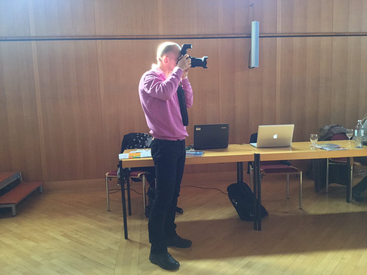 DigitalInklusiv's tweet photo. Peter Harrich (PH-Kärnten) dokumentiert unseren Hochschuldidaktiklehrgang für die (digitale) Nachwelt. #HLGT3C https://t.co/mwYEajNPqm