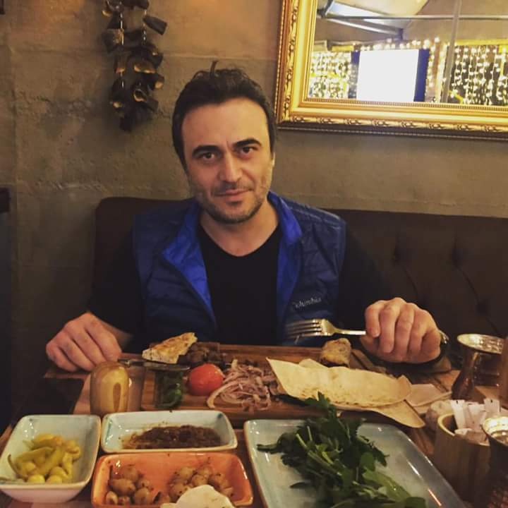 MineEken8's tweet photo. @OfficialKutsi @DurumPark 'ı Ziyaret Etti...  😄 https://t.co/WKziQH5Kas