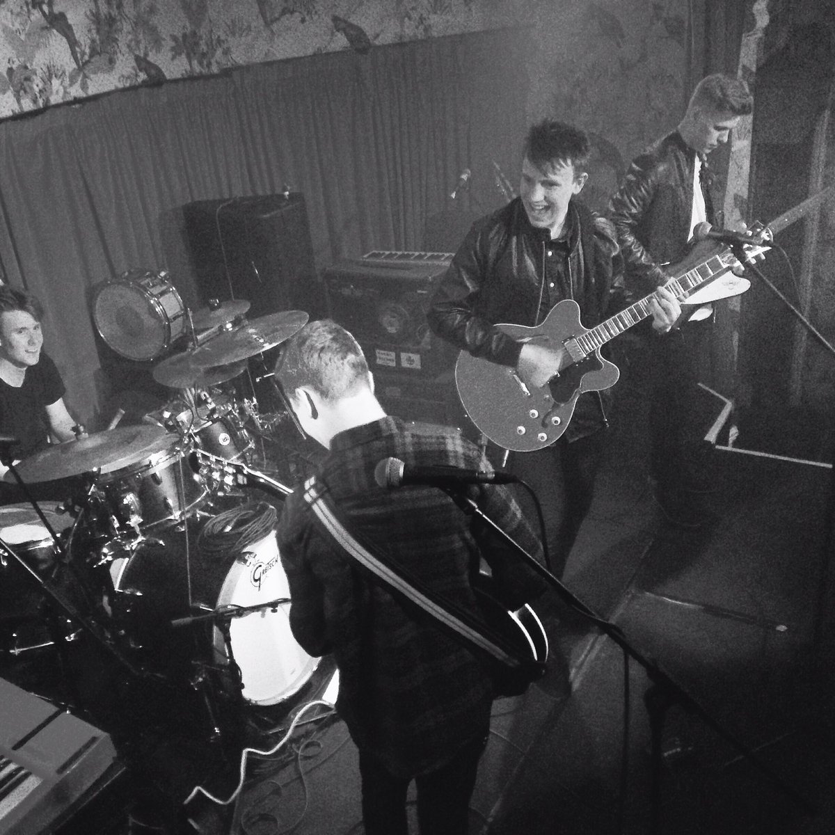 Scott_MadWinter's tweet photo. Can't wait to play deaf institute tonight if you can make it come down 🎸 #deafinstitute #Manchester https://t.co/vKJNToPOVh