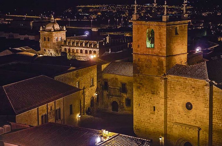 LeonciaCc's tweet photo. Hay aproximadamente 88.000 palabras en castellano, pero nunca habrá ninguna que exprese cuánto me gusta esta ciudad. https://t.co/sjKPoBKkhR