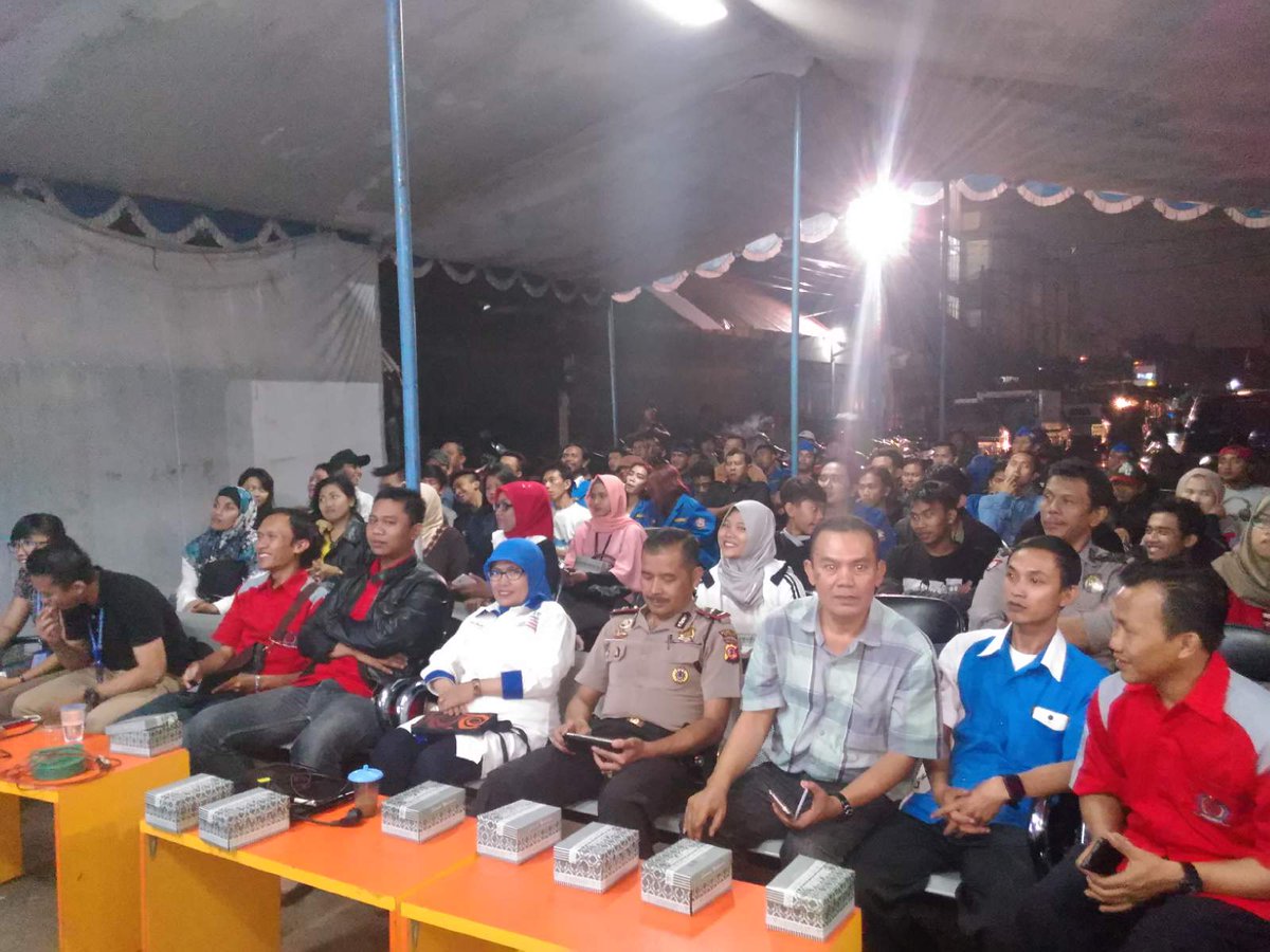 endangparken's tweet photo. @ridwankamil @PemumBdg @kecamatan_andir giat penyuluhan narkoba di Kel. Ciroyom tgl.26 feb 2016 https://t.co/VUzW11hpH5