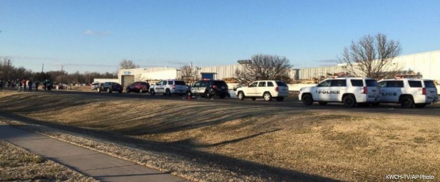 ABC's tweet photo. Heroic police officer single-handedly took on gunman who went on shooting rampage in Kansas https://t.co/SUGiaITH21 https://t.co/3NHAK5I0gv