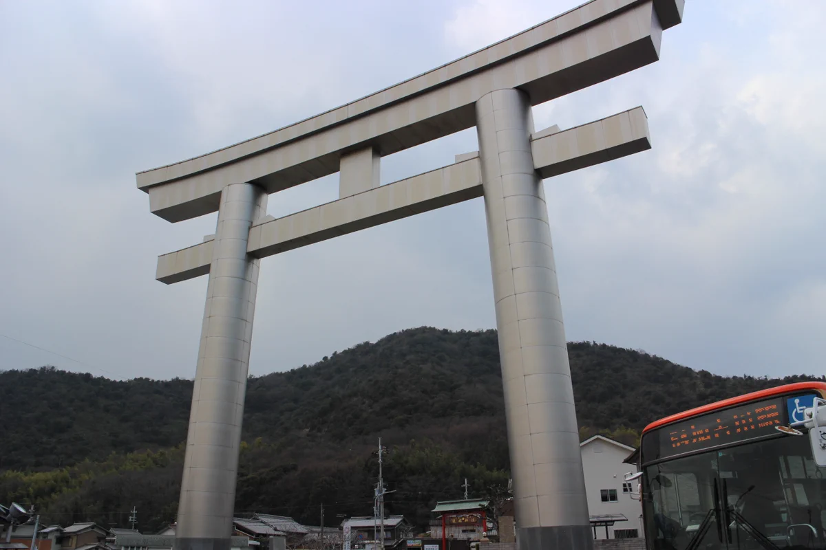 鹿嶋神社の鳥居は普通の鳥居じゃない！その理由とは！？