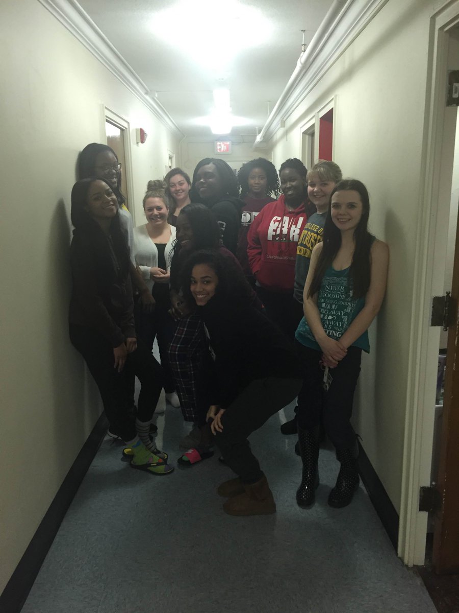 StRoseResLife's tweet image. Congratulations Bru 3 East of Zone 2 for winning hall of the week! Keep up the great work and strong community!!!