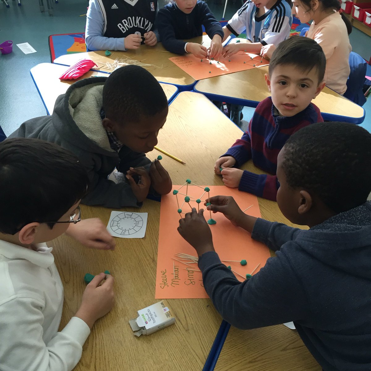 Mrs_Frat's tweet photo. Scientists learning about the engineering and architecture process! #hlabklyn #STEM #adventuresingrade3 https://t.co/C1bPfygXwW