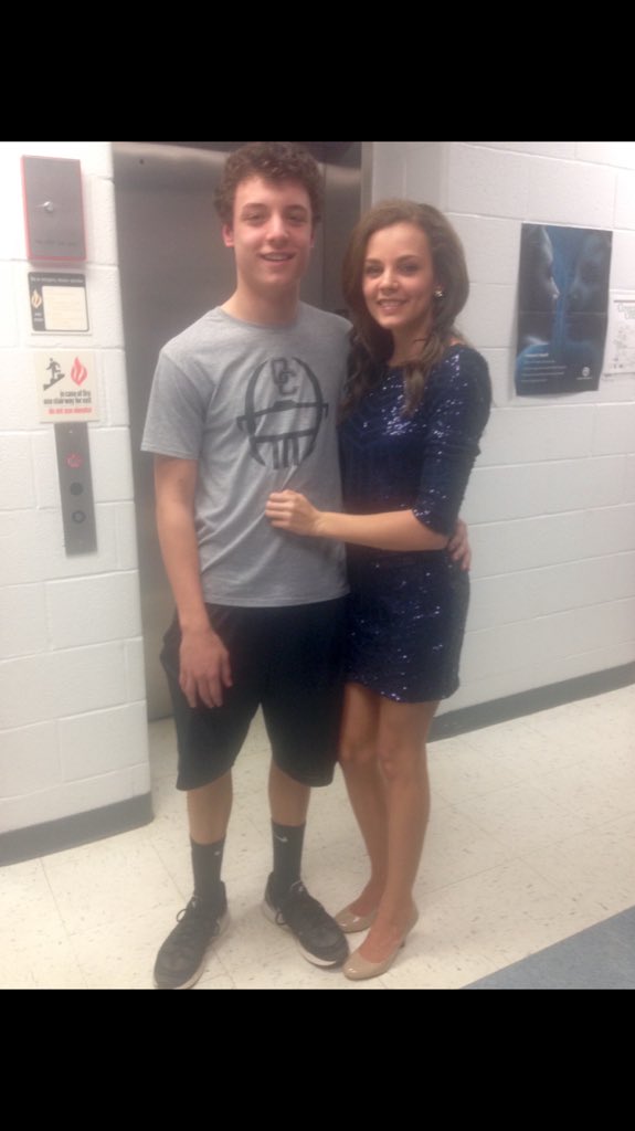 _lindsaypaige_'s tweet photo. HAPPY BIRTHDAYYYY🎉🎉 I love you ❤️❤️ @tyevans2000 https://t.co/zIr6MoZxOm