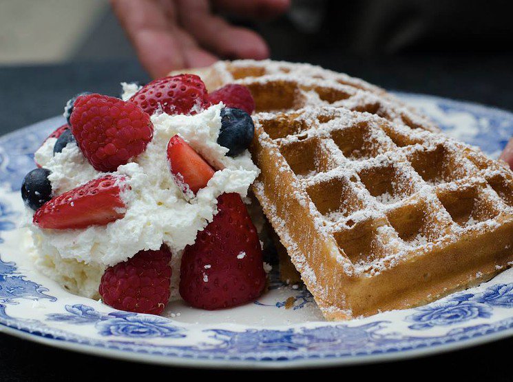 #Brunch at <a href="/WynwoodDiner/">WynwoodDiner</a> blends sweet and savory in a casual atmosphere. bit.ly/1TIngQD