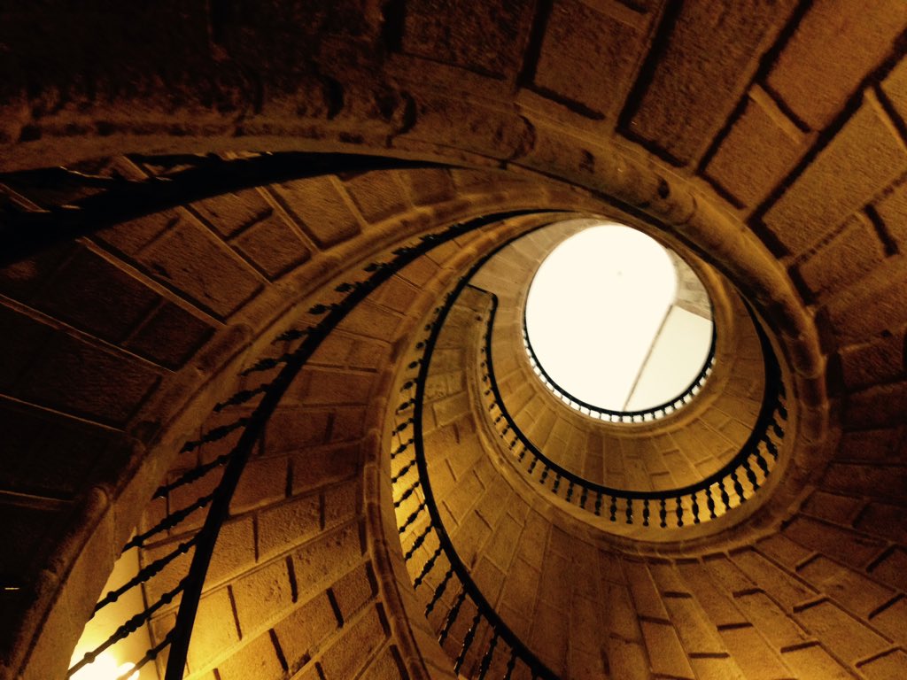 raiaseca's tweet photo. Esta espiral galaica na lembranza do noso amigo e veciño do barrio de #xelmirez o gran tabernario #davidmackenzie https://t.co/7BE1UZqbSq
