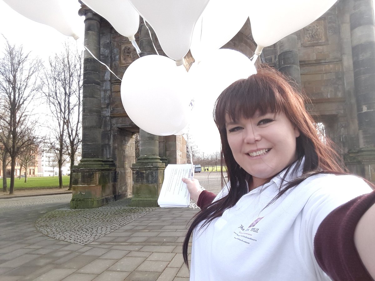 TheOliveMill5's tweet photo. Gifting balloons in The Green #Glasgow for #TestTown2016  174 #Saltmarket https://t.co/OB1hyd6ktB