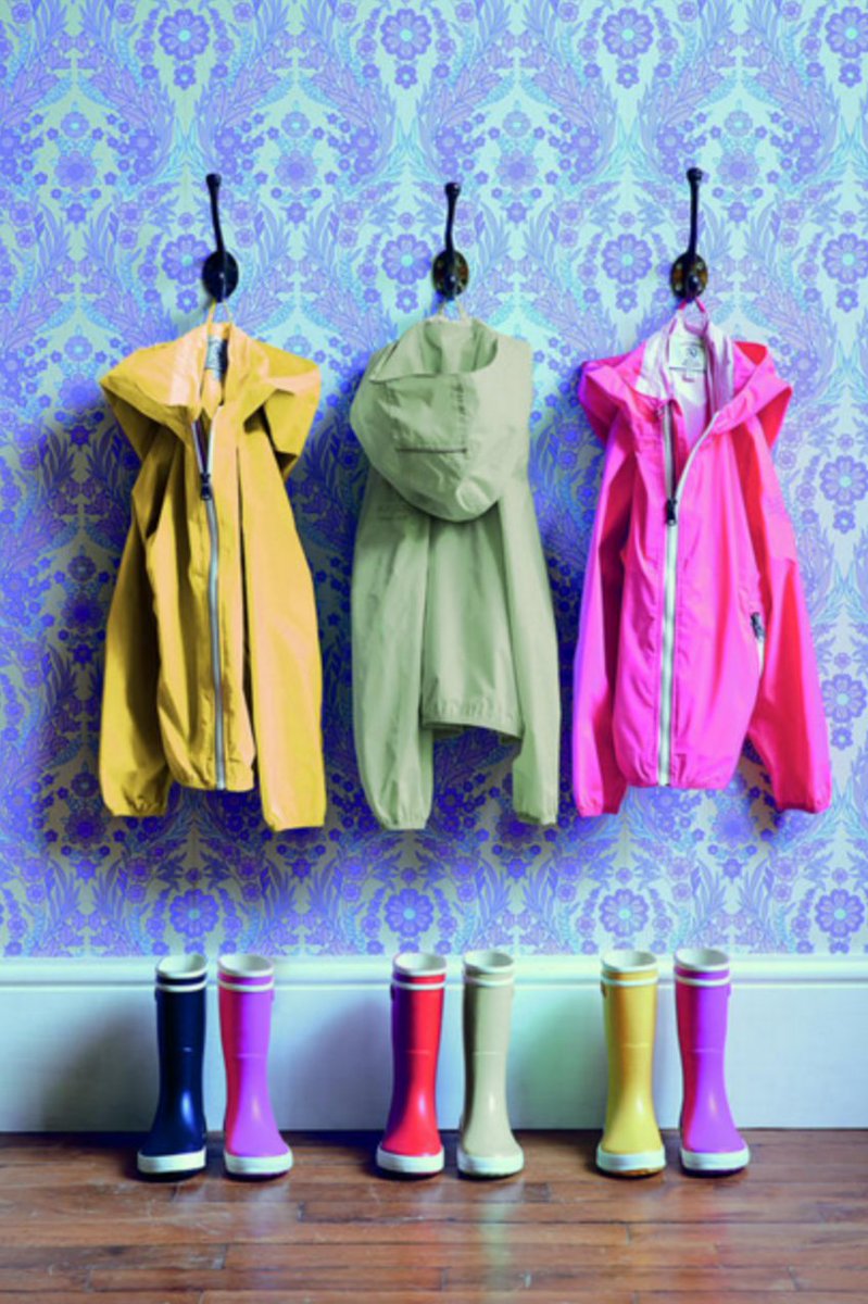 aigleuk's tweet image. Bright and ready for the school run 📝 Find your perfect pair: bit.ly/1IJqtcd #wellingtons #puddlesplashing