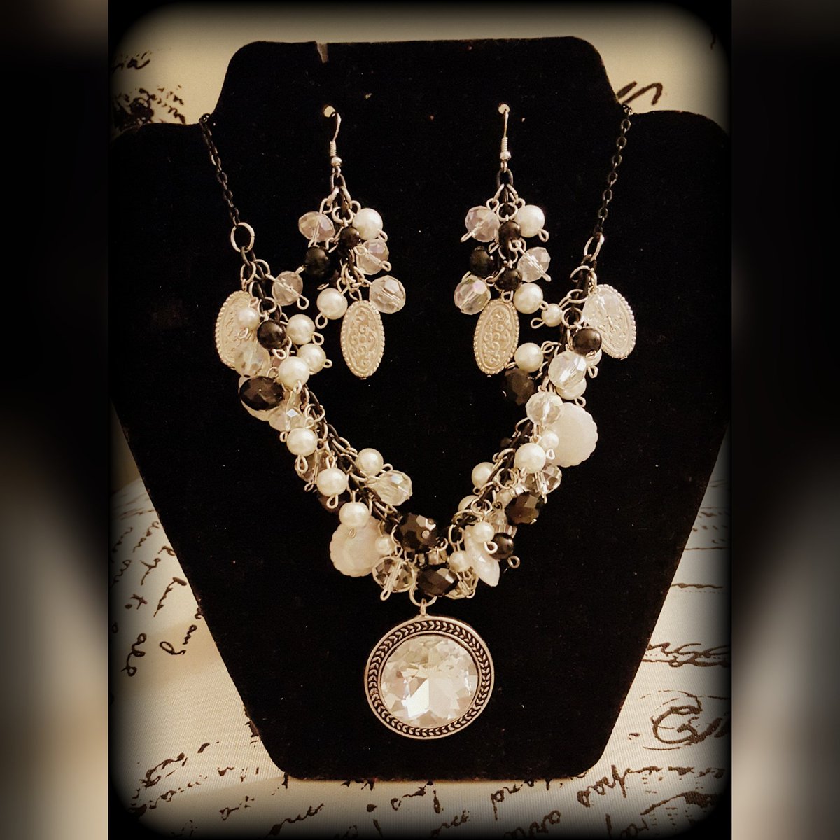 z_jewelz's tweet photo. Silver Moon from the Tamara Collection $20
https://t.co/GK7lW9uWEs
#handmade #customdesigned  #tamaracollection https://t.co/1SrFP3Iwbk