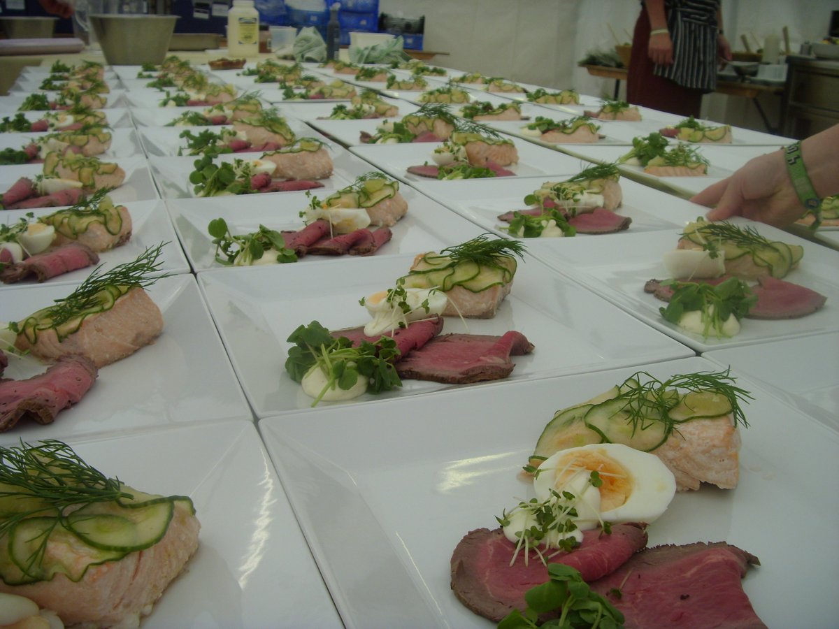 McArtneys's tweet photo. Mouth-watering Clipston fillet beef &amp; poached salmon https://t.co/mZXMFCxUex