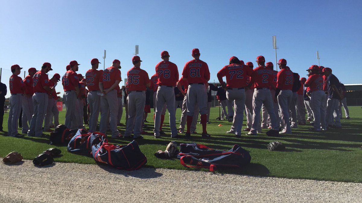 RedSox's tweet photo. Morning huddle! 

#SoxSpring ⚾️ https://t.co/E6H6BOqt7i