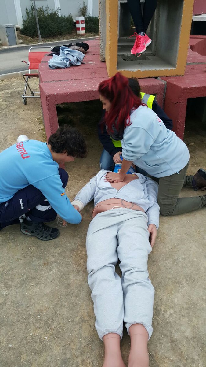 grupo_samu's tweet photo. Hoy los alumnos de #MasterUs-Samu reciben el Módulo de Soporte Vital Avanzado al Trauma. @Escuela_SAMU https://t.co/Yd4oO2YE0F