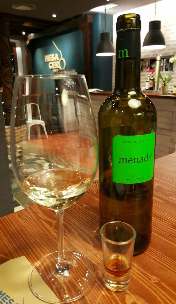 Hoy en #Valladolid en <a href="/mesa_cero/">Mesa Cero Del Val</a> Comida junto a nuestro #verdejo y un #chupito para empezar bien el fin de semana!