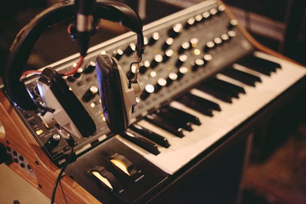 Triunityrecords's tweet photo. #moogsub37 #synth #instrument #funk #soul #jazz #hiphop #unique https://t.co/aKY7O4voxs #freedownload #love #number1 https://t.co/fJSaq9vFRo