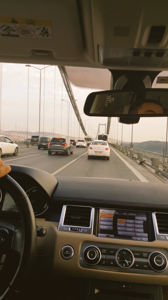 TaksitleAltiin's tweet photo. Trafiğinde Olsa Seni Seviyorum İstanbul...

Cuma Akşam Trafiğinde Olanlara Allah Sabır Versin... https://t.co/B5MMVtb2Hm