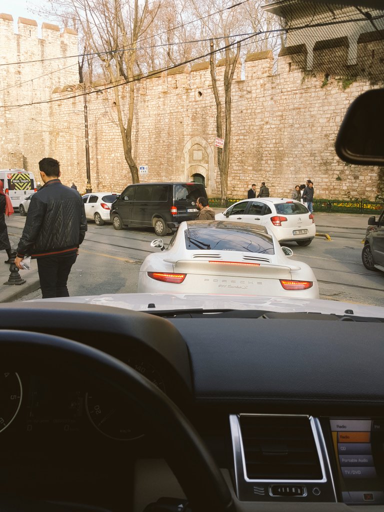 TaksitleAltiin's tweet photo. Trafiğinde Olsa Seni Seviyorum İstanbul...

Cuma Akşam Trafiğinde Olanlara Allah Sabır Versin... https://t.co/B5MMVtb2Hm