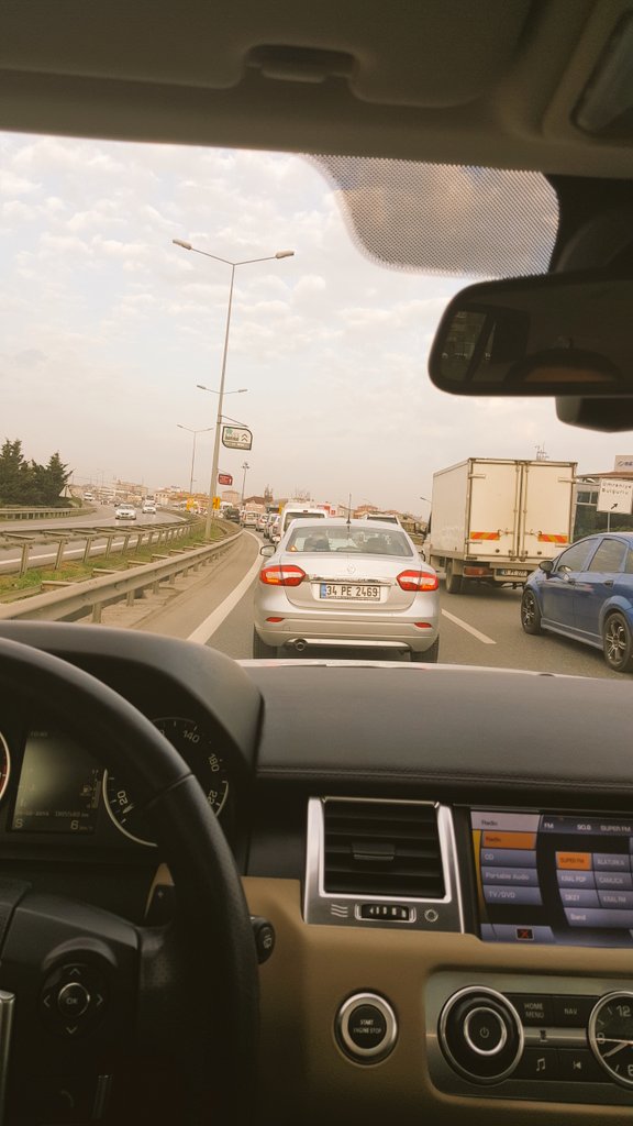 TaksitleAltiin's tweet photo. Trafiğinde Olsa Seni Seviyorum İstanbul...

Cuma Akşam Trafiğinde Olanlara Allah Sabır Versin... https://t.co/B5MMVtb2Hm