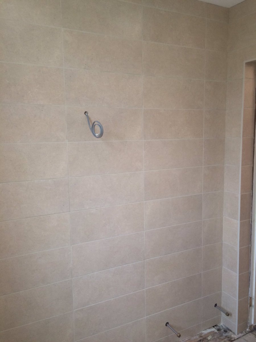 k8lvg's tweet photo. Tiles fitted using @palacechemicals slow set adhesive and @palacechemicals limestone grout #klg #palace #bathroomd https://t.co/obeT2CRwMX