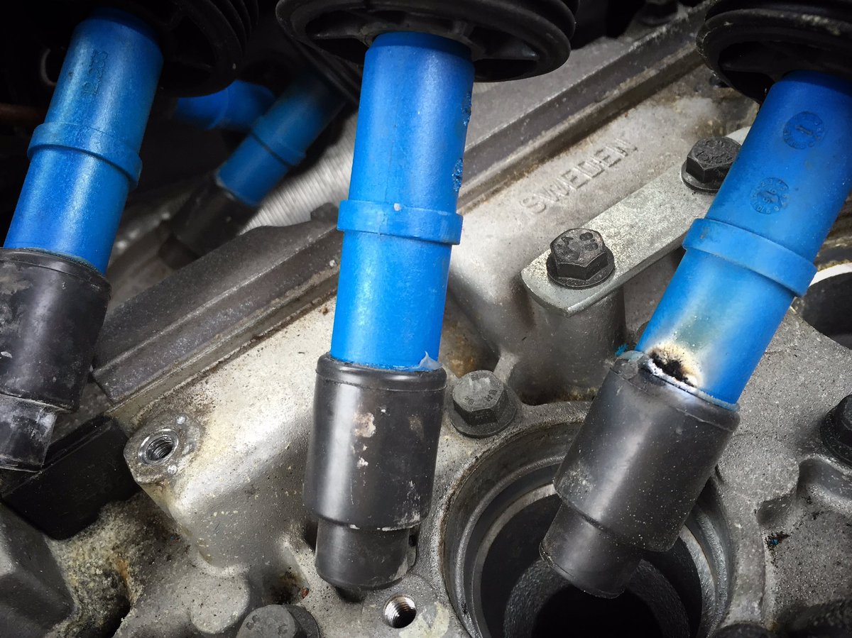 PaulWoodford84's tweet image. It's been emotional under the spark plug trim hasn't it. Found the problem - no longer broken down. #ClassicMotoring