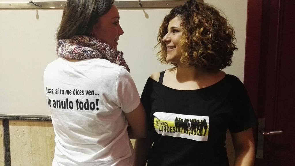 LurdesZaPe's tweet photo. No hay palabras para describir estas camisetas de mi despedida..Gracias chicas. Siempre #loshombresdepaco @rastacai https://t.co/XFk50myFZZ