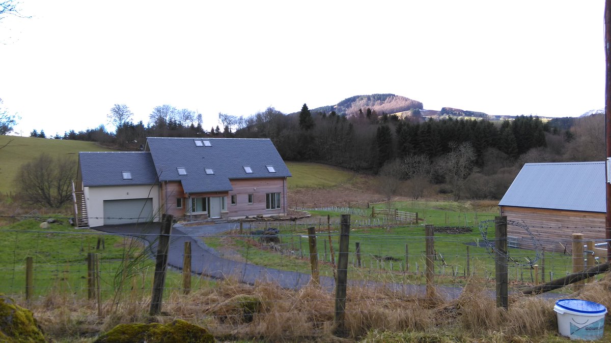 Galbraith_PLAN's tweet photo. Nice new build spied up in Strathtay, Perthshire this week - design thoughts? Hit like if you approve! https://t.co/v6hVQ5qlgX