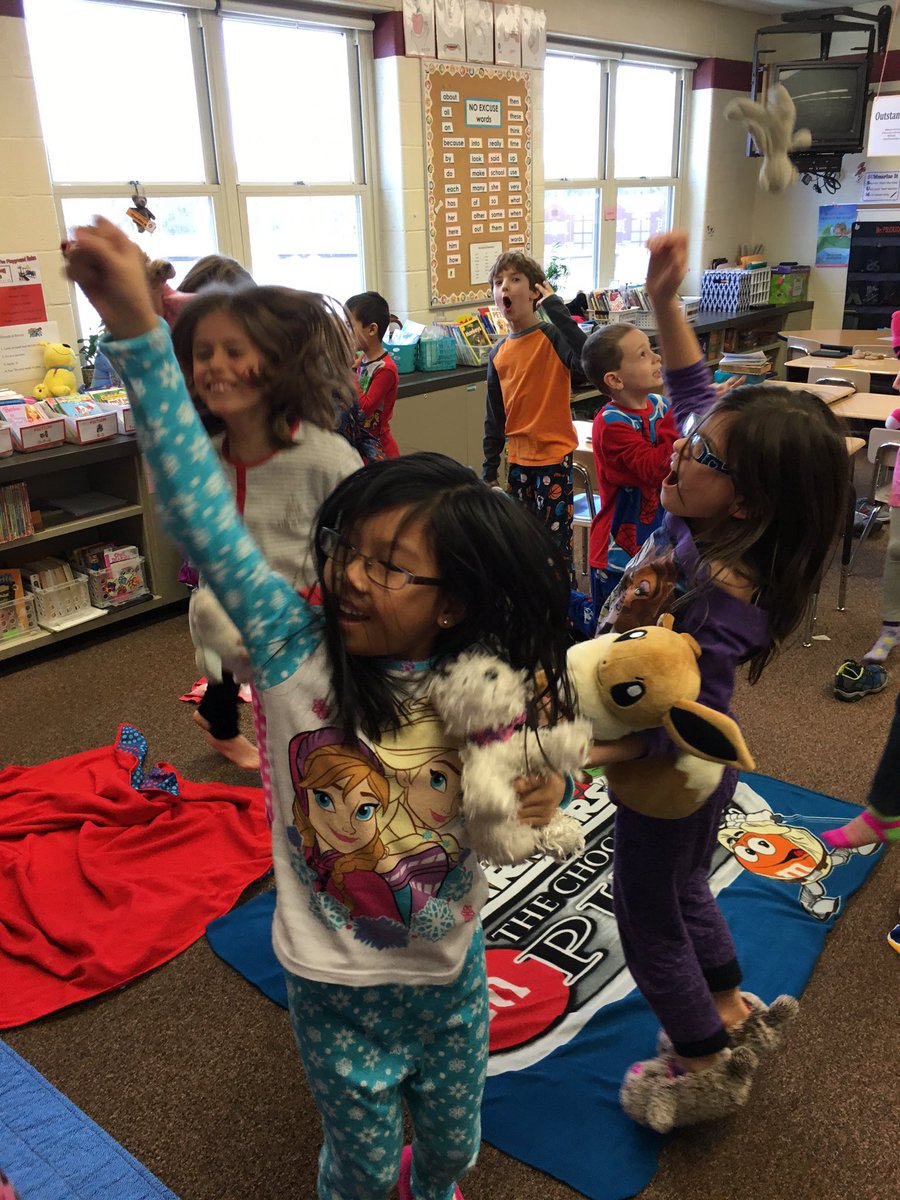 MrsKellyRT's tweet photo. Celebrating our reading success with a pajama and dance party @mem76rt https://t.co/ax9nbDcyjn