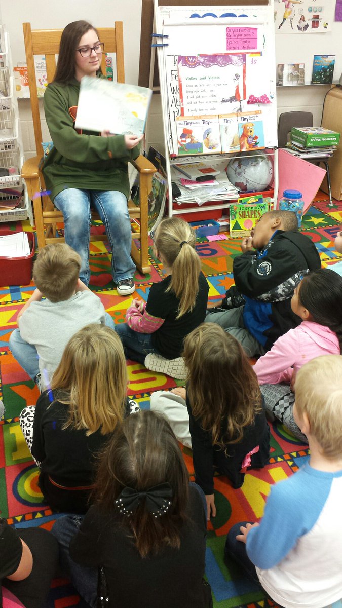 DeeDeeHoward22's tweet photo. We enjoyed our guest readers from VBHS this morning! https://t.co/jma0S2r8h5