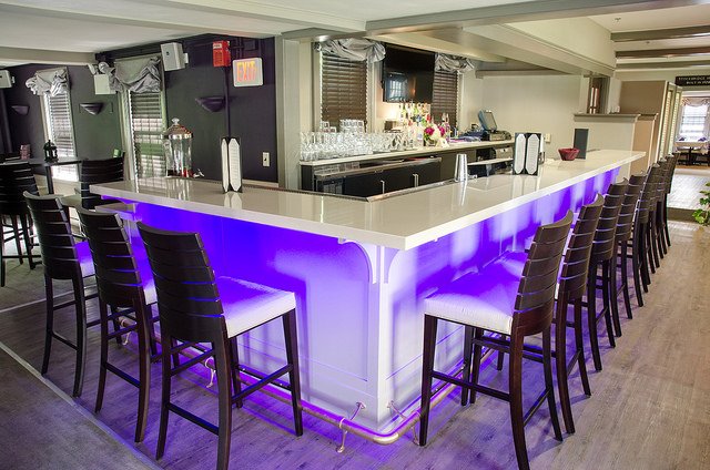 Are you are looking to enjoy some drinks and a light menu? Our lounge is open from 2PM-9PM from Monday to Friday.