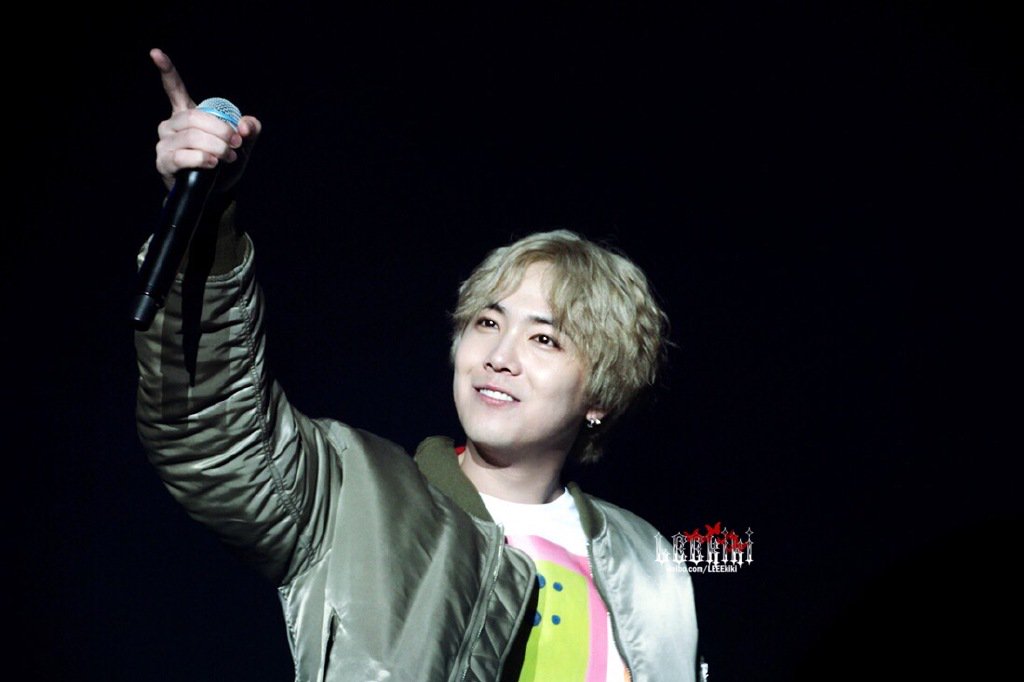 beamer55555's tweet photo. Hongki #LIVE302 in Hong Kong (CR:_LEEkiki) 2 https://t.co/gTcU8IEqGU