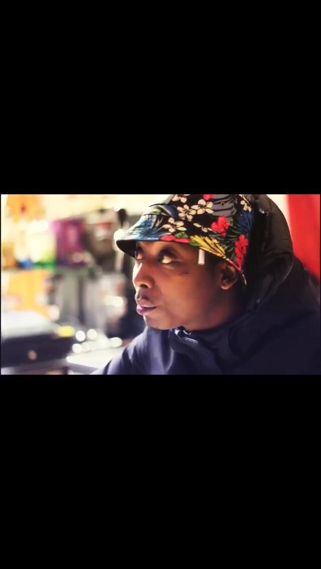 HumourAddict's tweet image. Guizmo sait compter 2 par 2 et lasser ses chaussures... 🐢