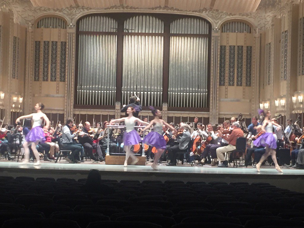 KathyPahr's tweet photo. @CleveOrchestra rehearses with @clevelandballet for tonight's Family concert @severancehall https://t.co/ygJ6Q8Z5fs