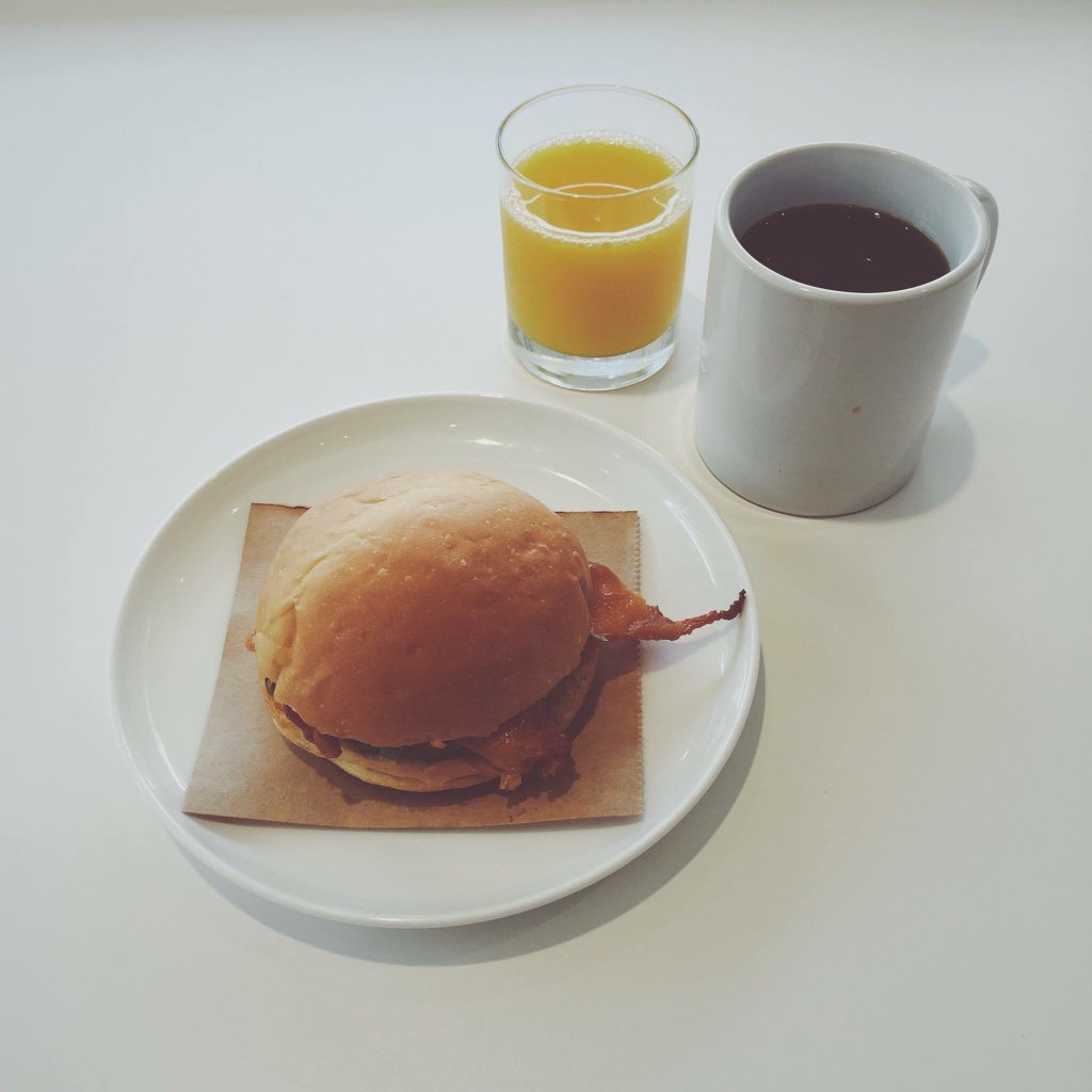 SidebarDSM's tweet photo. Breakfast is served | OJ | Coffee | Sriracha Bacon Sandwich | #sidebardsm https://t.co/0SHlO33jij