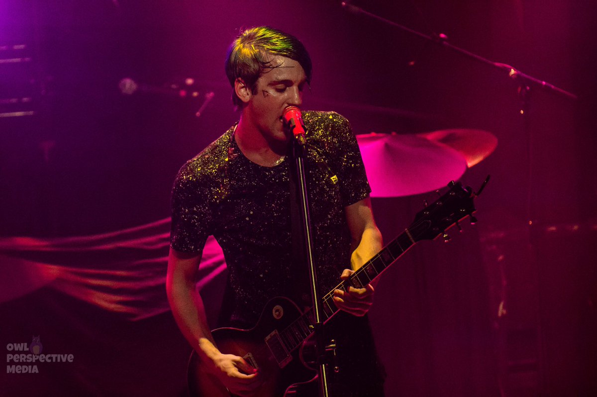 owlperspectiveM's tweet photo. Loving VT's lights this round. Hope it sticks. @KeeganCalmes | #onestowatchtour | #atlanta | 2.19.16 
#vinyltheatre https://t.co/EsPNbS8Amp
