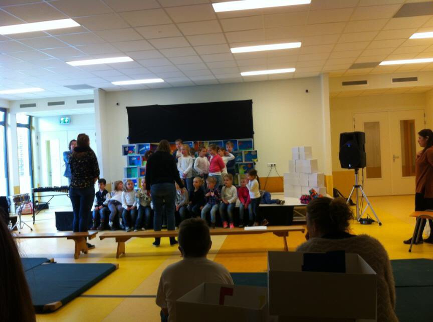 Reisopera's tweet photo. VLINDER #dagproject Vlinder op brede school De Imenhof met >100 kndrn was weer 'n feest! @ProvOverijssel #educatie https://t.co/qSuiPZNQme