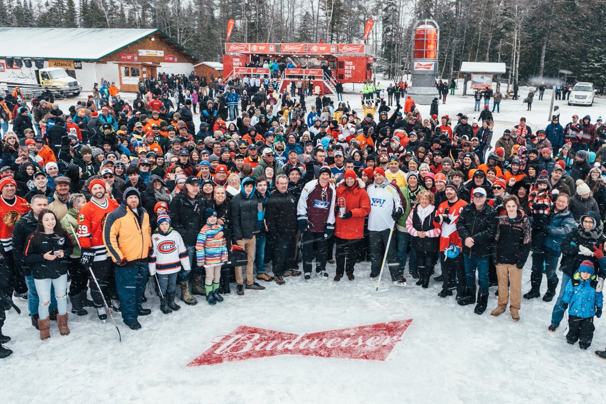 OfficialWPHC's tweet photo. Great way to kick off the day!! @OfficialGretzky @budcanada #lightthelamp #WPHC https://t.co/1oDUWetlDz
