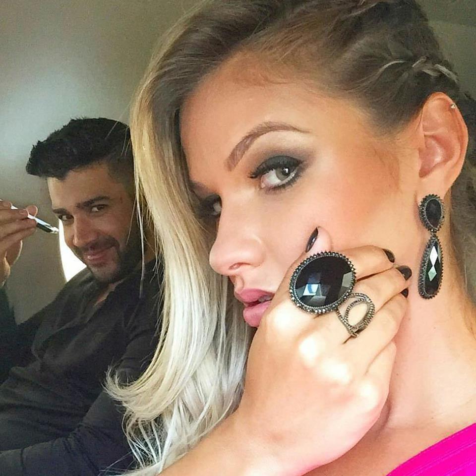gl_fas's tweet photo. #BoaTarde 

Amor de mais @andressa_suita @gusttavo_lima https://t.co/fwRZqE38pw