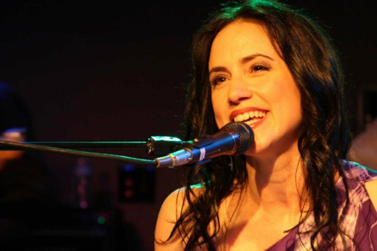 HelpfreelyIE's tweet photo. #HelpFreely Legend Carla Bianco talks about finding inspiration for her #music https://t.co/8Vg5BNNums @CarlaBMusic https://t.co/I1Az1Sjir8