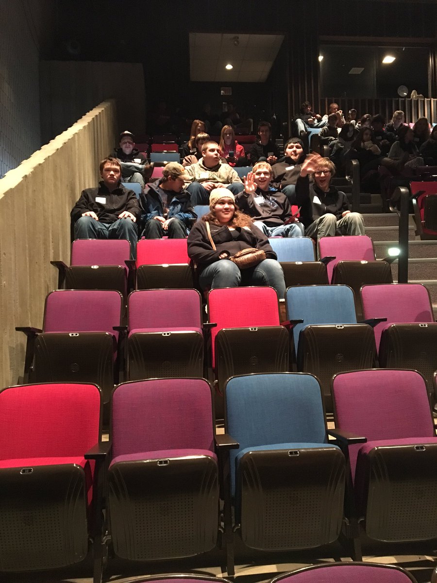 DRGuidanceDept's tweet image. @DeerRiverISD317 HS students learning about @hcchibbing tech careers! #warriorway317 #collegebound #warriorpath