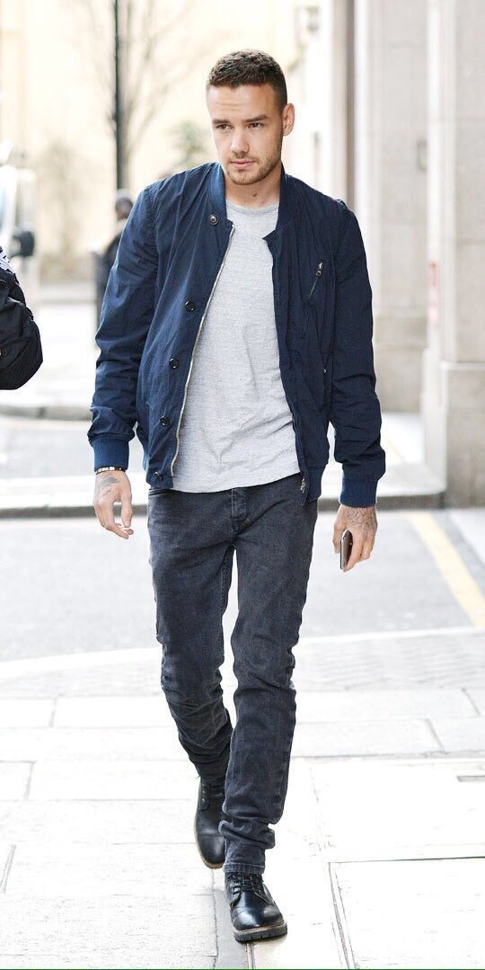 1DUpdateAccess's tweet image. WHEN DID THIS TURN INTO A PHOTOSHOOT? -H