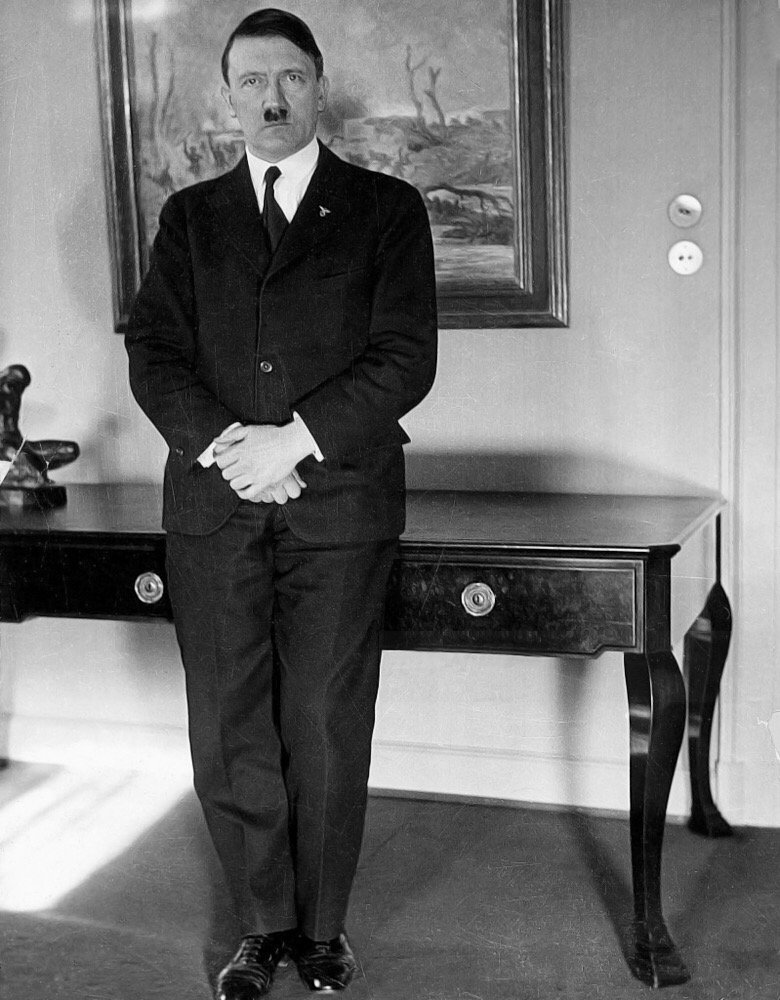 wavekei's tweet photo. Look @David_Cameron another man in a #ProperSuit . #BullingdonBullies https://t.co/7dWeIOFVIg