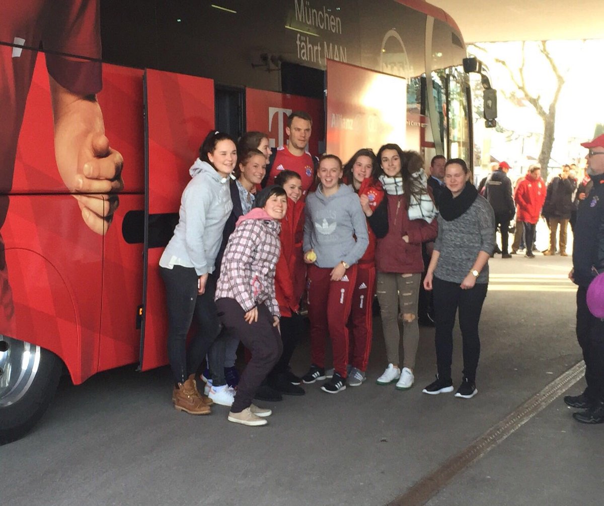 Today i met Neuer in säbenerstr. 💪🏾 Good luck for next game bayern🏆 #ktalaslahti <a href="/FCBayern/">FC Bayern München</a>  #u17