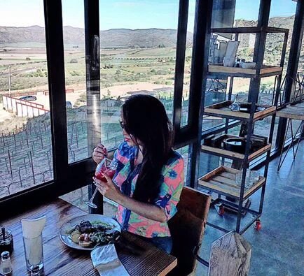 _SandraTormenta's tweet photo. Comiendo en este hermoso lugar 🍷💅 https://t.co/r5hnyxUCWt